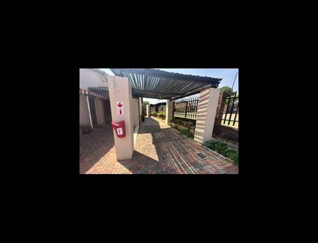 2 BEDROOM TOWNHOUSE FOR SALE IN MULBARTON